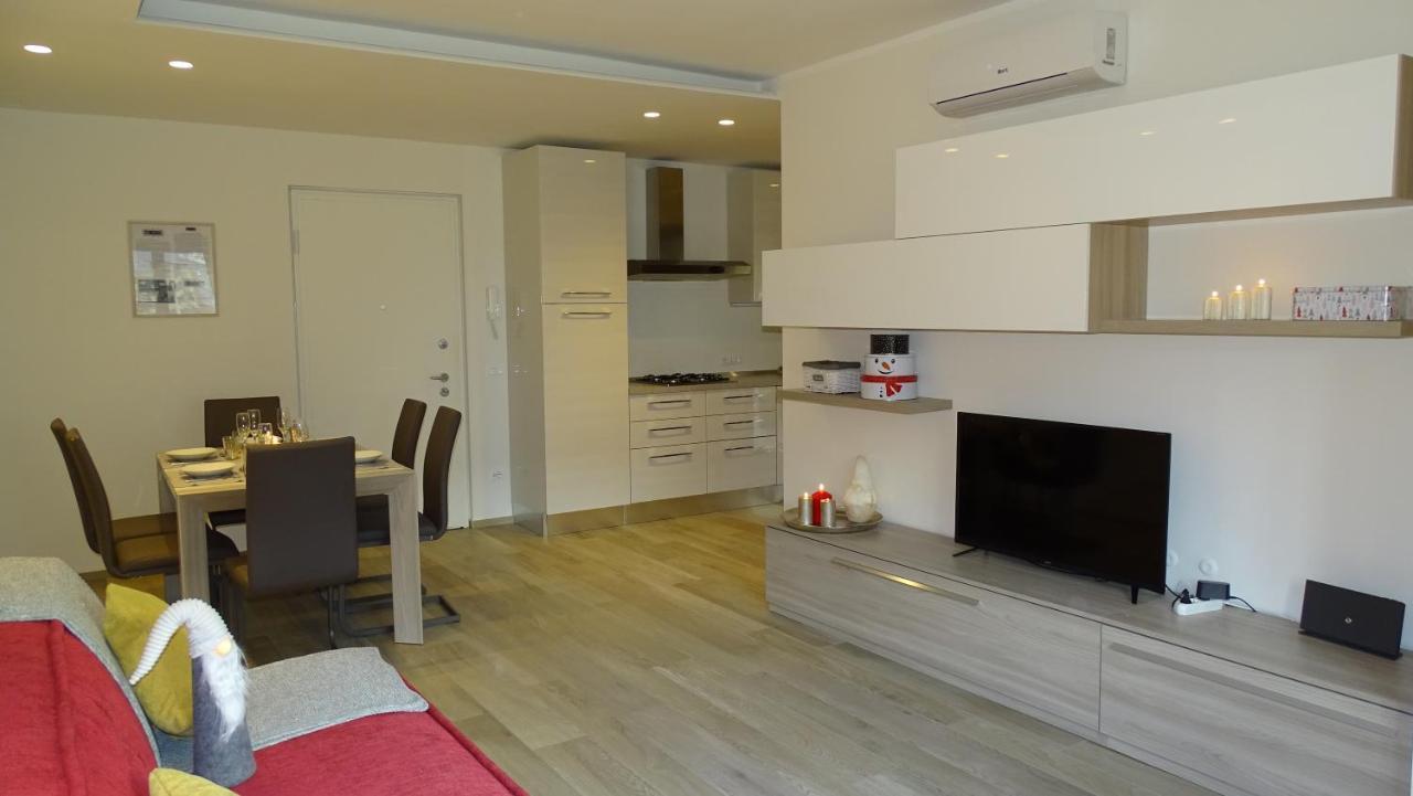 Blue Moon - Via Parigi Apartments Aosta Eksteriør billede