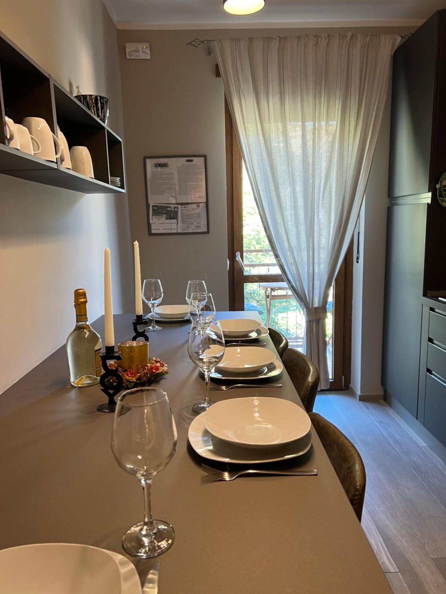 Blue Moon - Via Parigi Apartments Aosta Eksteriør billede