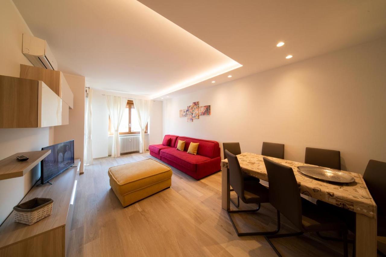 Blue Moon - Via Parigi Apartments Aosta Eksteriør billede